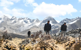  如何在保護生態(tài)環(huán)境的前提下合理利用冬蟲夏草資源？